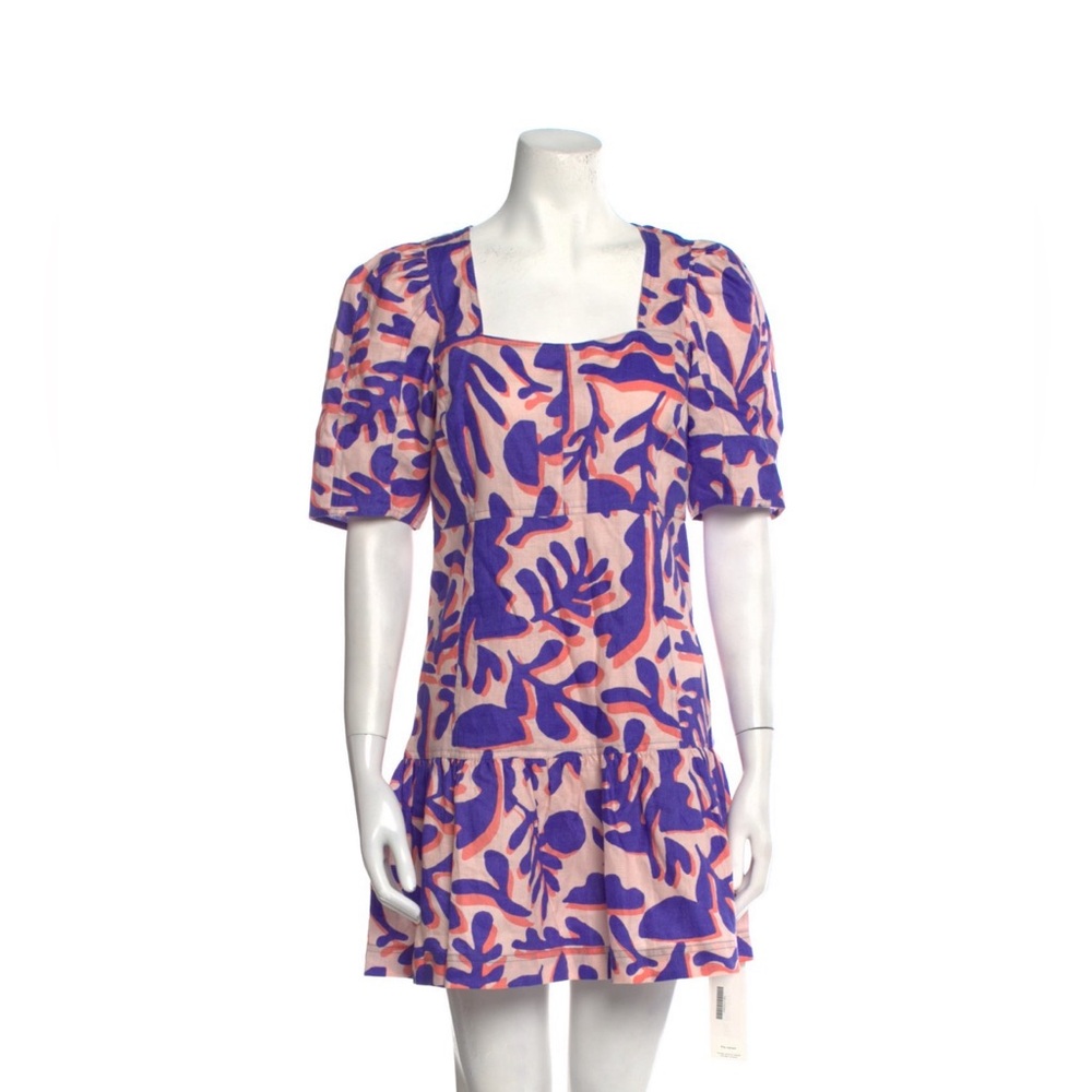 Resort Ready Marie Oliver Linen Shift Dress
Size 8 / Medium